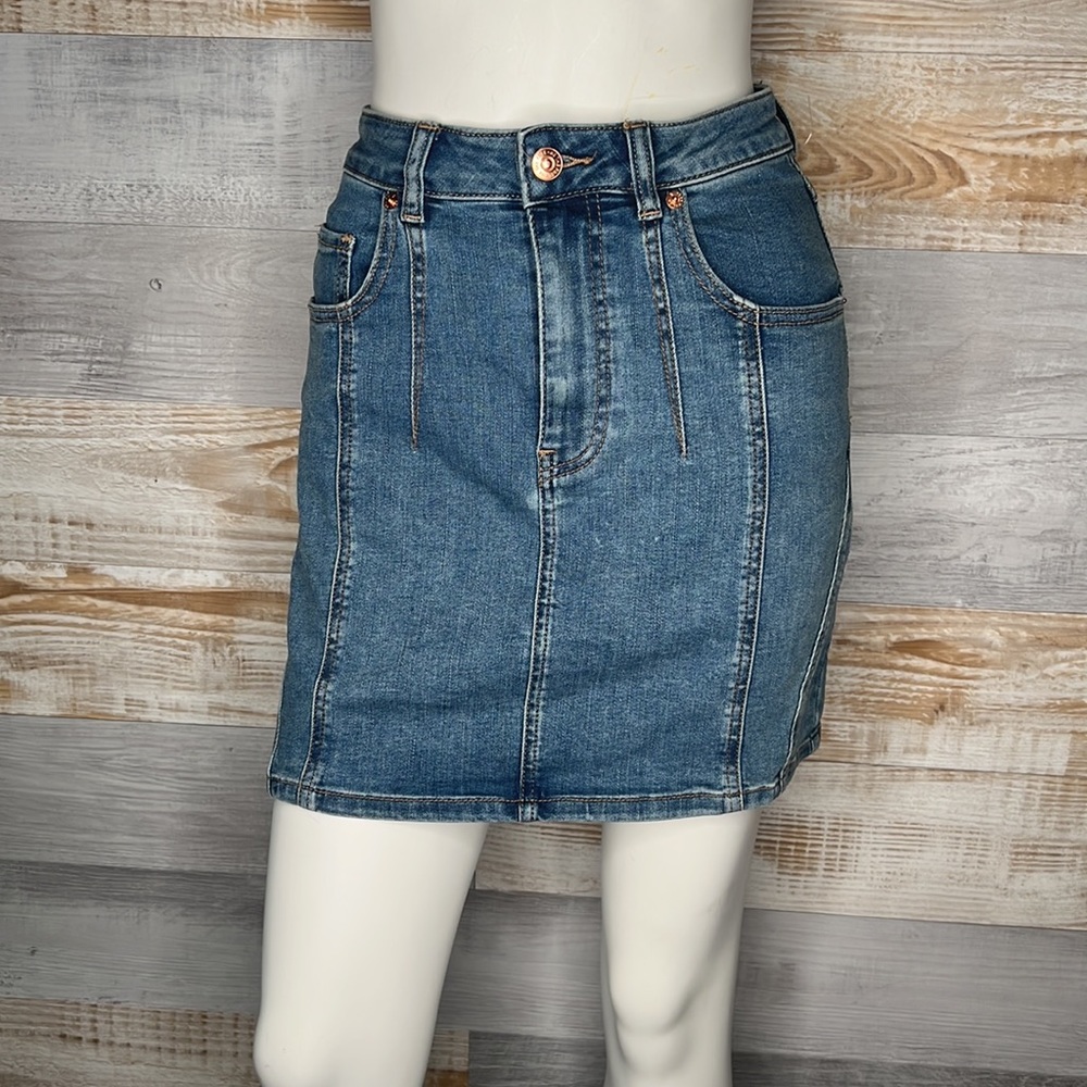 Free People We The Free Curvy jean skirt blue sizes 24/00 and 31/12